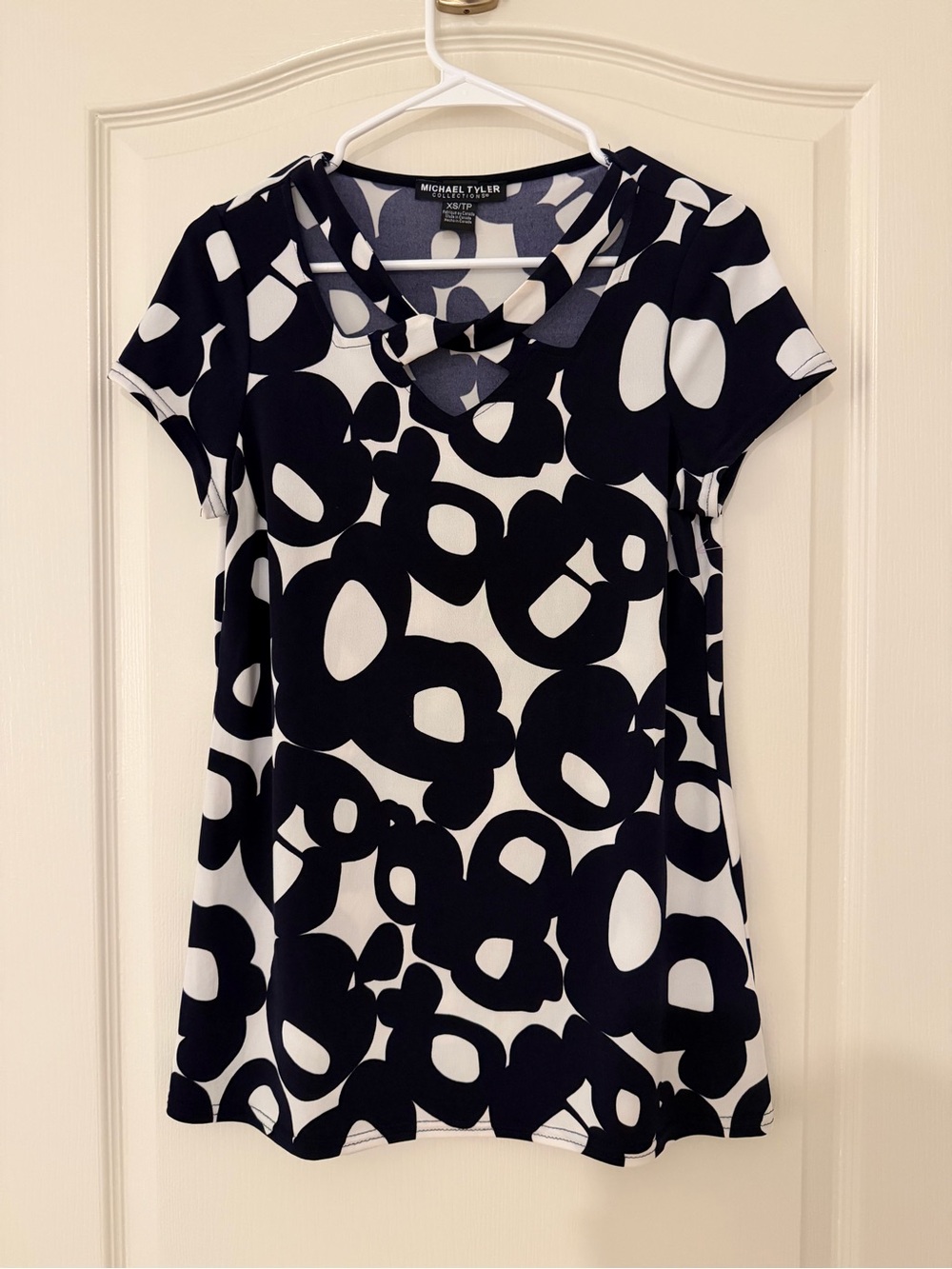Michael Tyler Navy & White Short Sleeve Graphic Top